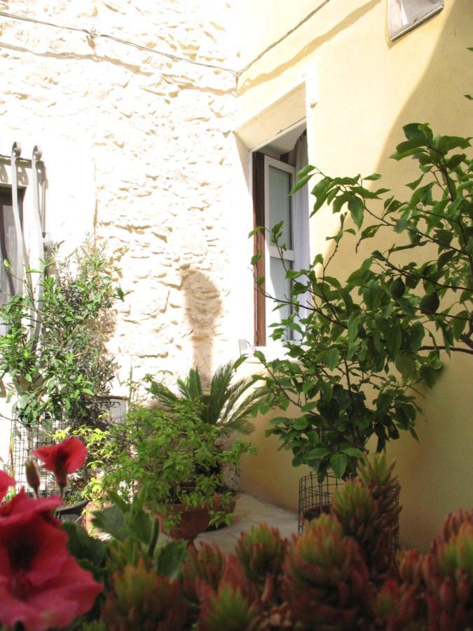 A Naca Villa Ragusa Luaran gambar