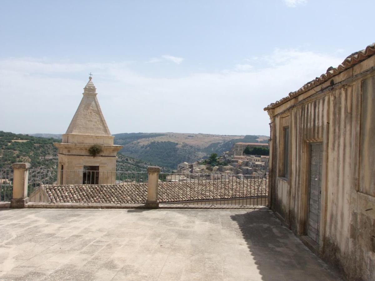 A Naca Villa Ragusa Luaran gambar