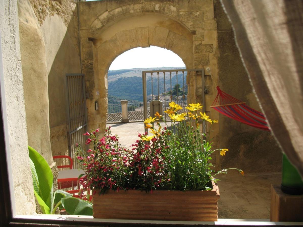 A Naca Villa Ragusa Luaran gambar